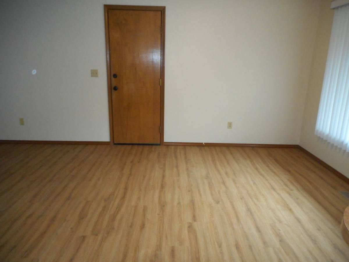 House for rent at 2377 Edgehill Court S, Salem, OR 97306