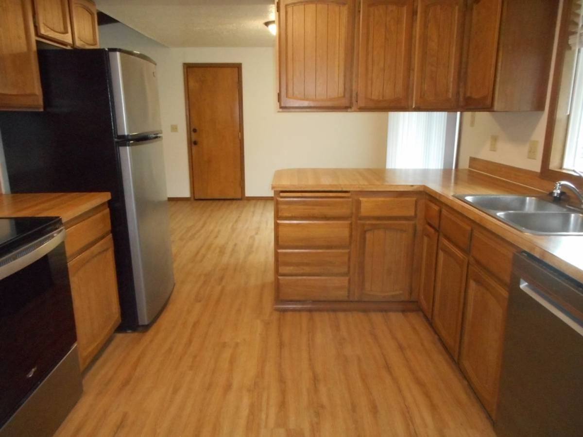 House for rent at 2377 Edgehill Court S, Salem, OR 97306