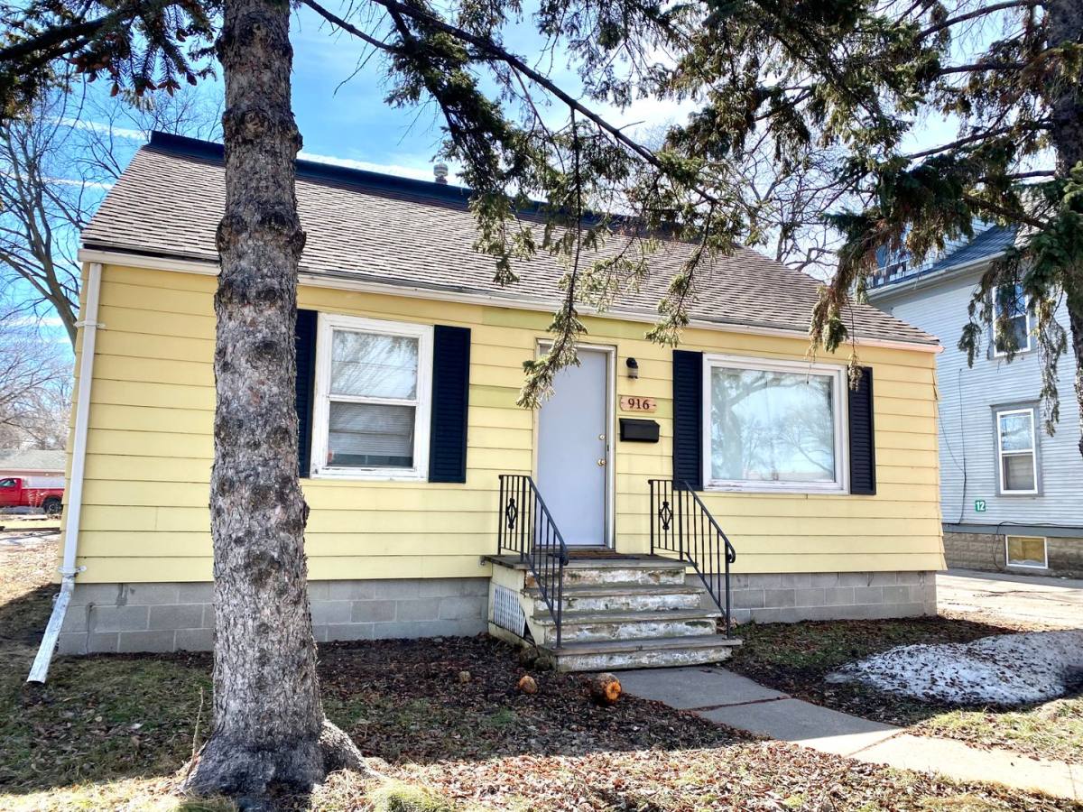 House for rent at 916 12th Ave N, Fargo, ND 58102