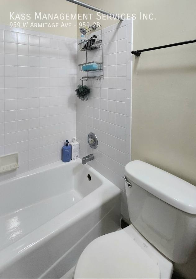 Apartment for rent at 959 W Armitage Ave #2B, Chicago, IL 60614