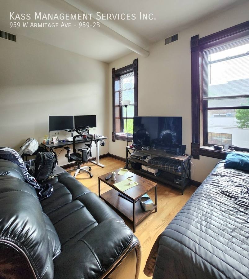 Apartment for rent at 959 W Armitage Ave #2B, Chicago, IL 60614