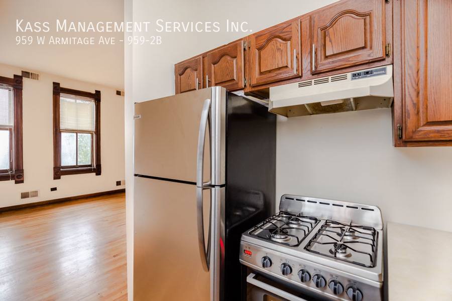 Apartment for rent at 959 W Armitage Ave #2B, Chicago, IL 60614