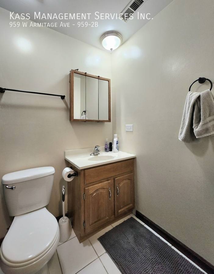 Apartment for rent at 959 W Armitage Ave #2B, Chicago, IL 60614