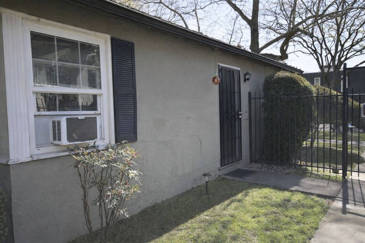 Apartment for rent at 2323 V St, Sacramento, CA 95818