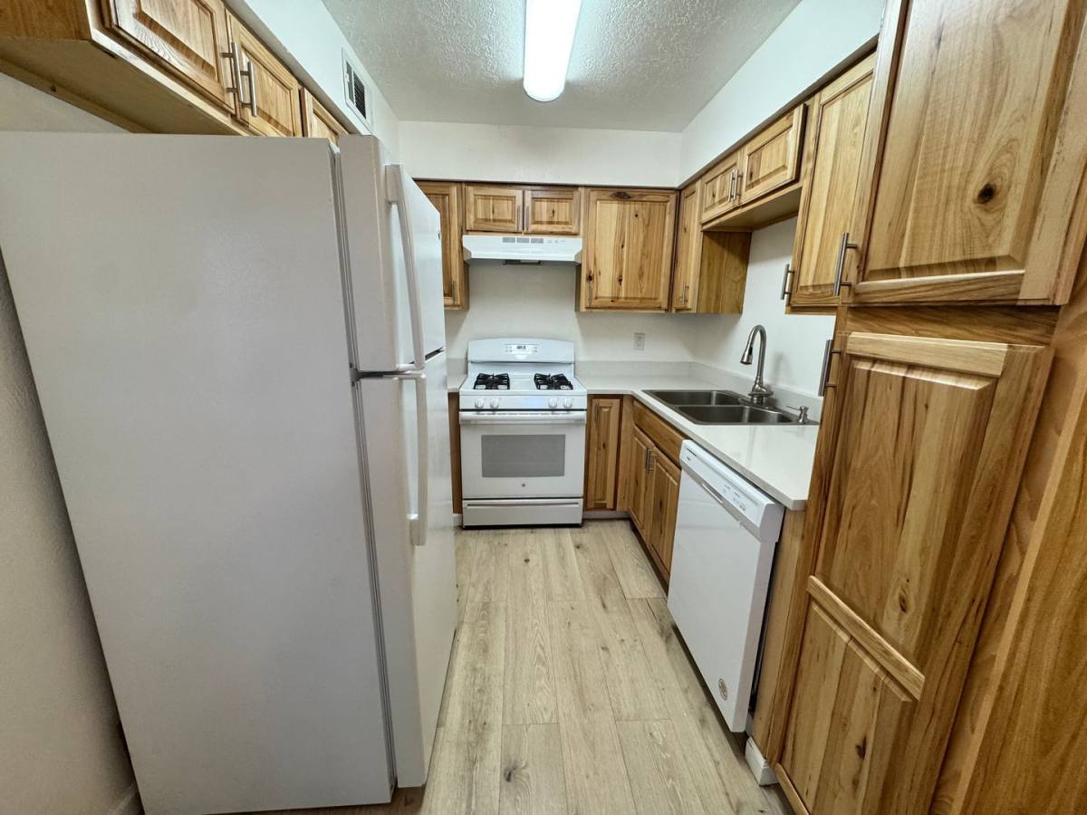 Apartment for rent at 12204 Candelaria Rd NE, Albuquerque, NM 87112