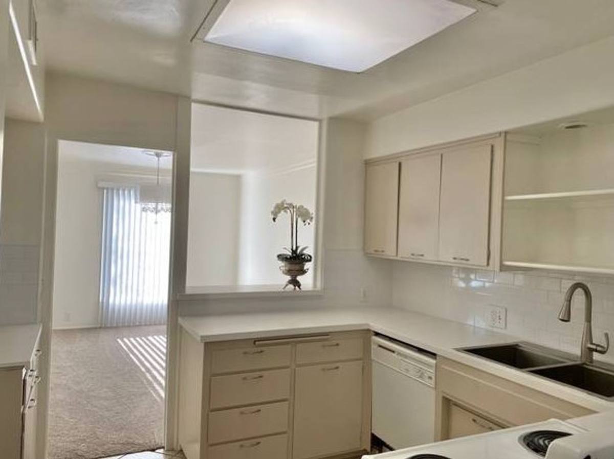 Apartment for rent at 285 W California Ave, Pasadena, CA 91105