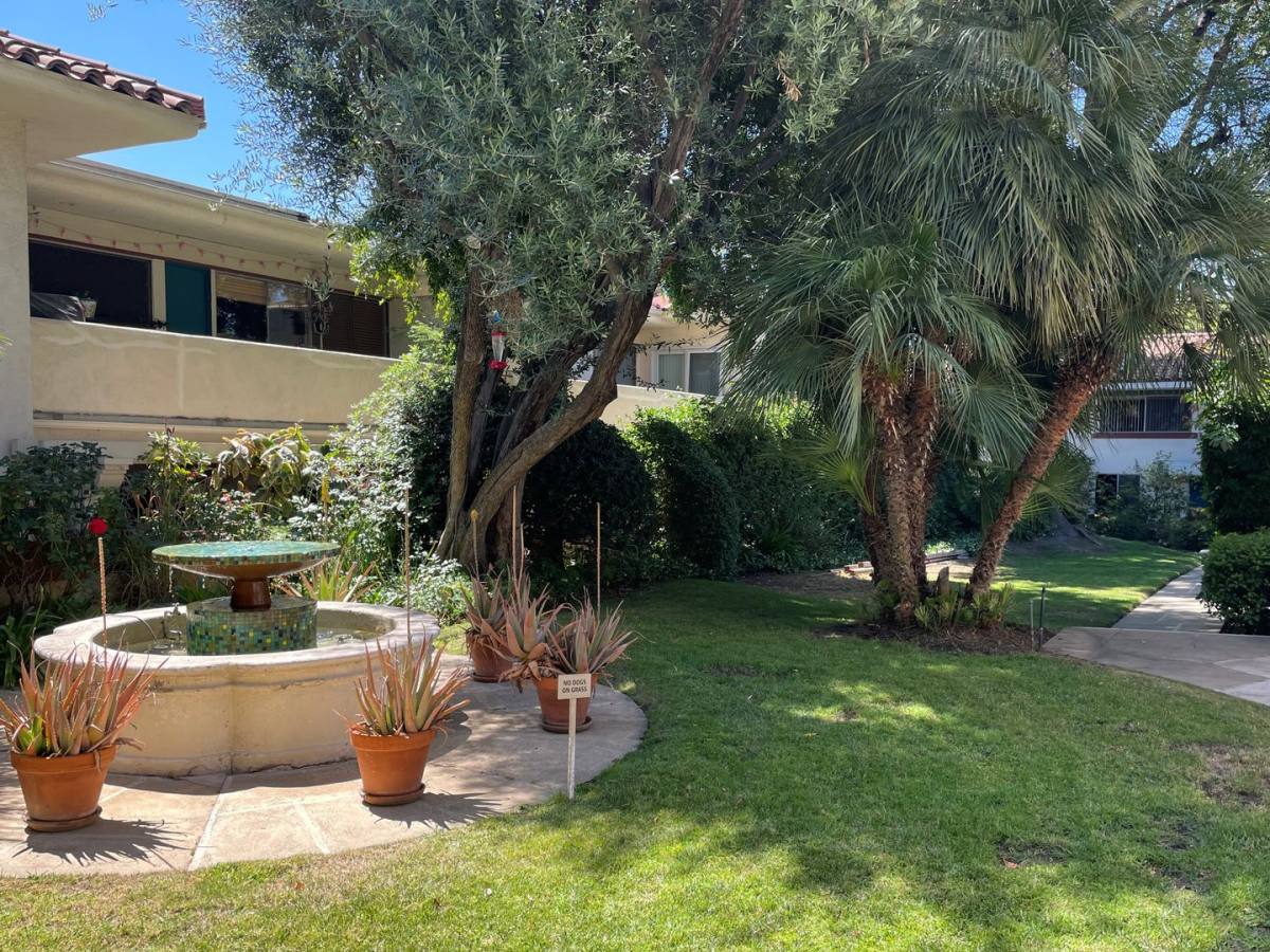 Apartment for rent at 285 W California Ave, Pasadena, CA 91105