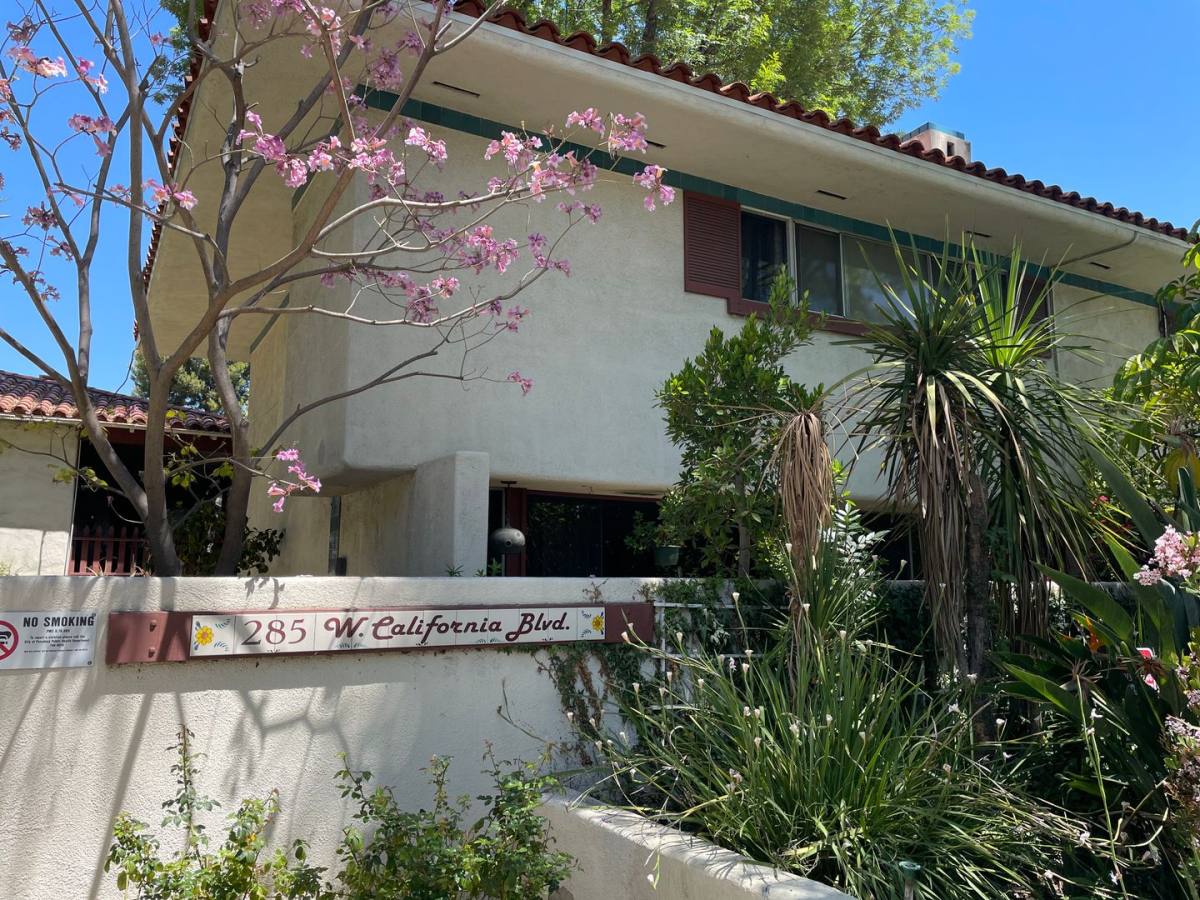 Apartment for rent at 285 W California Ave, Pasadena, CA 91105