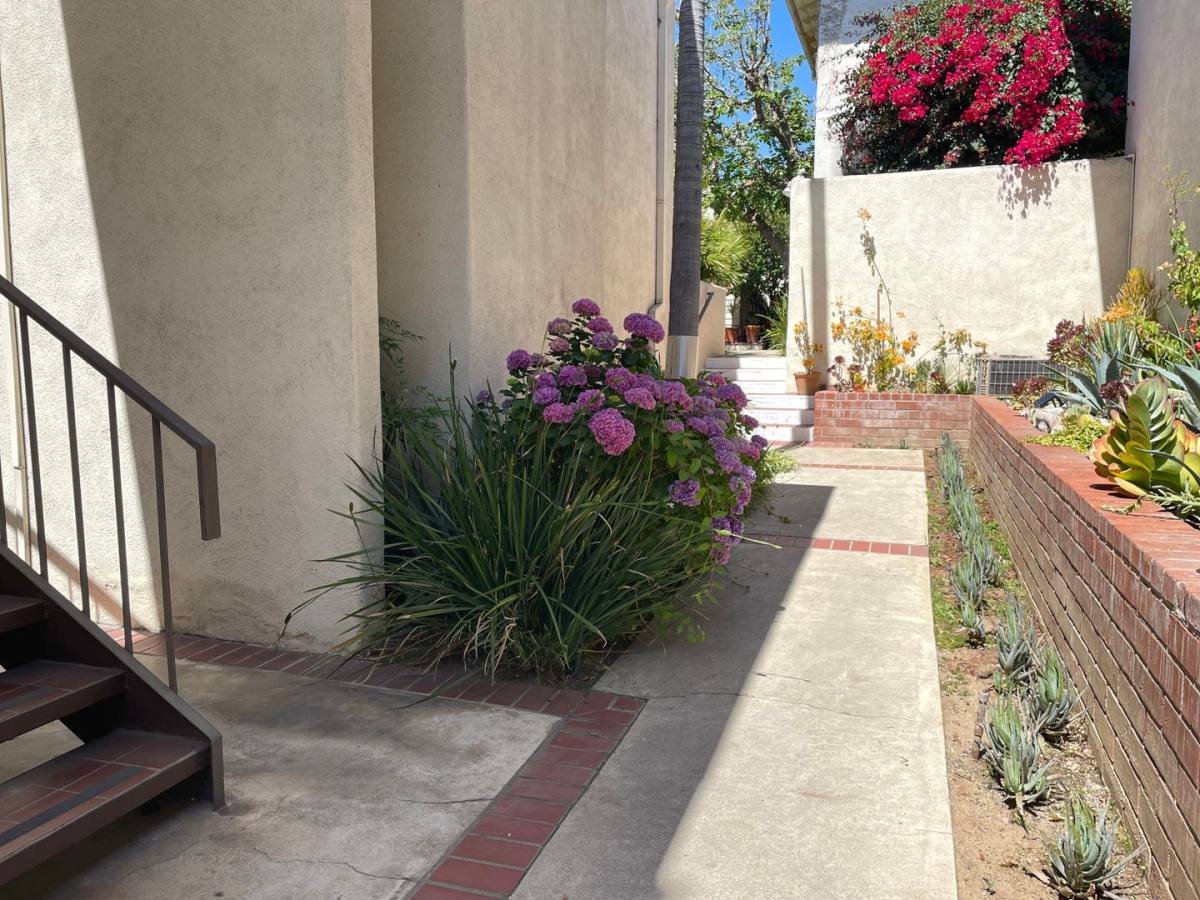 Apartment for rent at 285 W California Ave, Pasadena, CA 91105