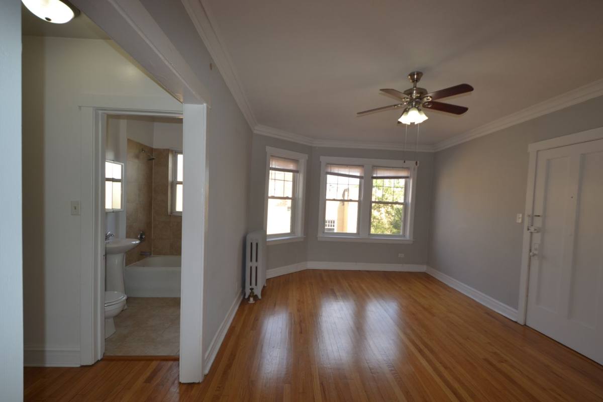 Apartment for rent at 4402 N Rockwell St, Chicago, IL 60618