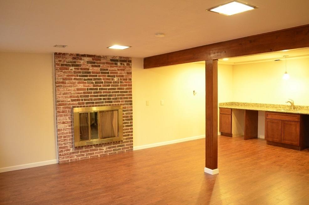 House for rent at 16426 SE 9th St, Bellevue, WA 98008