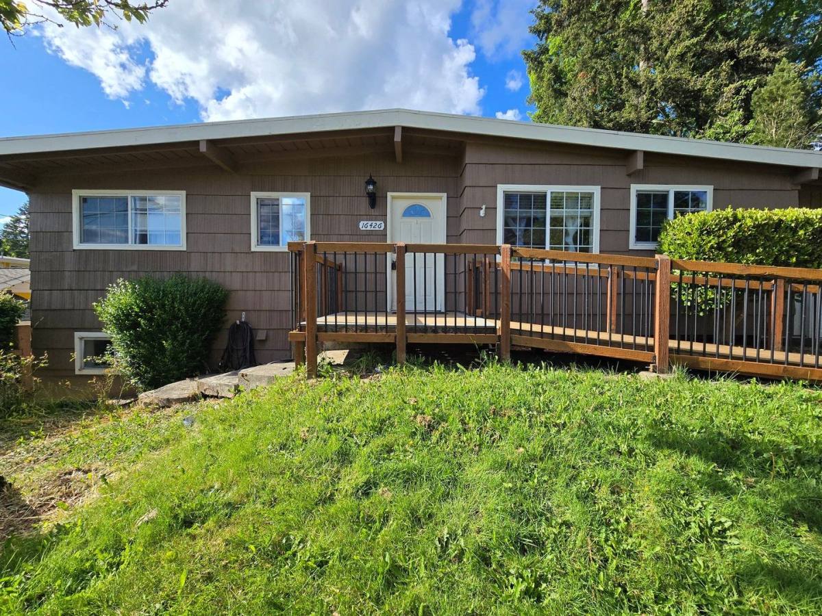 House for rent at 16426 SE 9th St, Bellevue, WA 98008