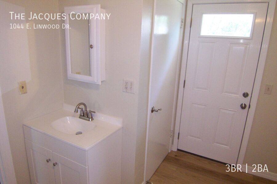 House for rent at 1044 E Linwood Dr, Springfield, MO 65807