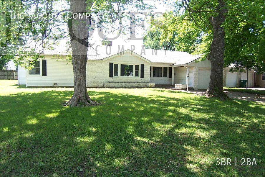 House for rent at 1044 E Linwood Dr, Springfield, MO 65807