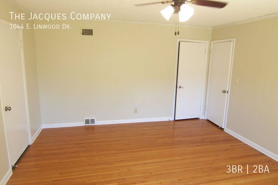 House for rent at 1044 E Linwood Dr, Springfield, MO 65807