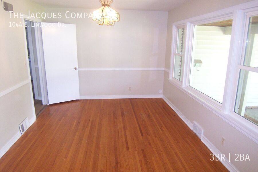 House for rent at 1044 E Linwood Dr, Springfield, MO 65807