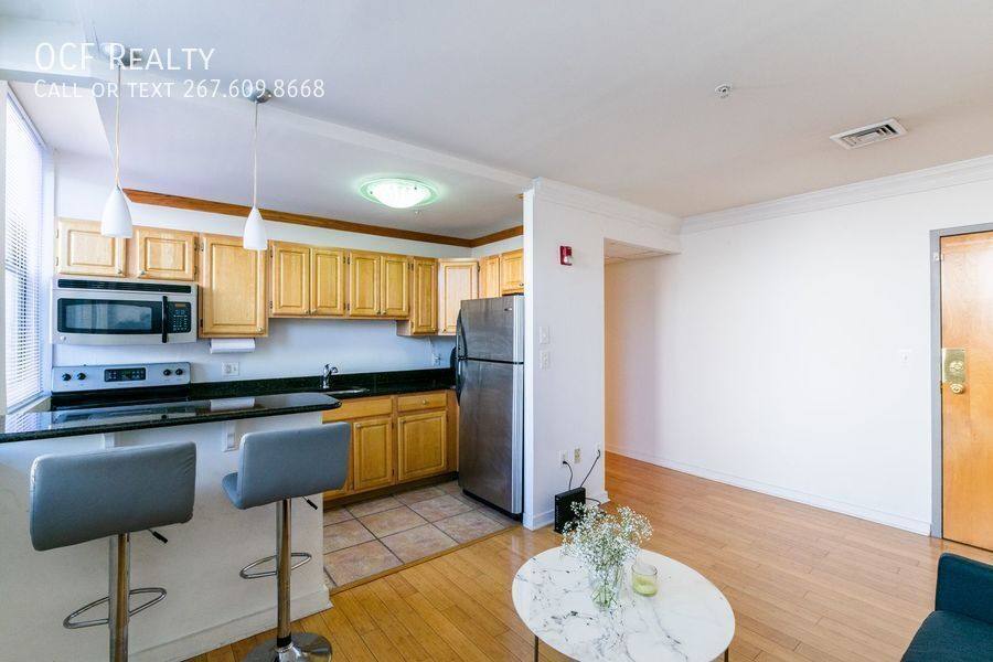 Condo for rent at 1939 Chestnut St #3B, Philadelphia, PA 19103
