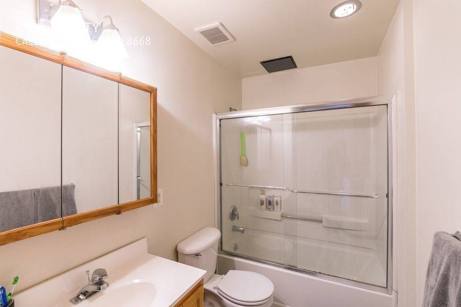 Condo for rent at 1939 Chestnut St #3B, Philadelphia, PA 19103