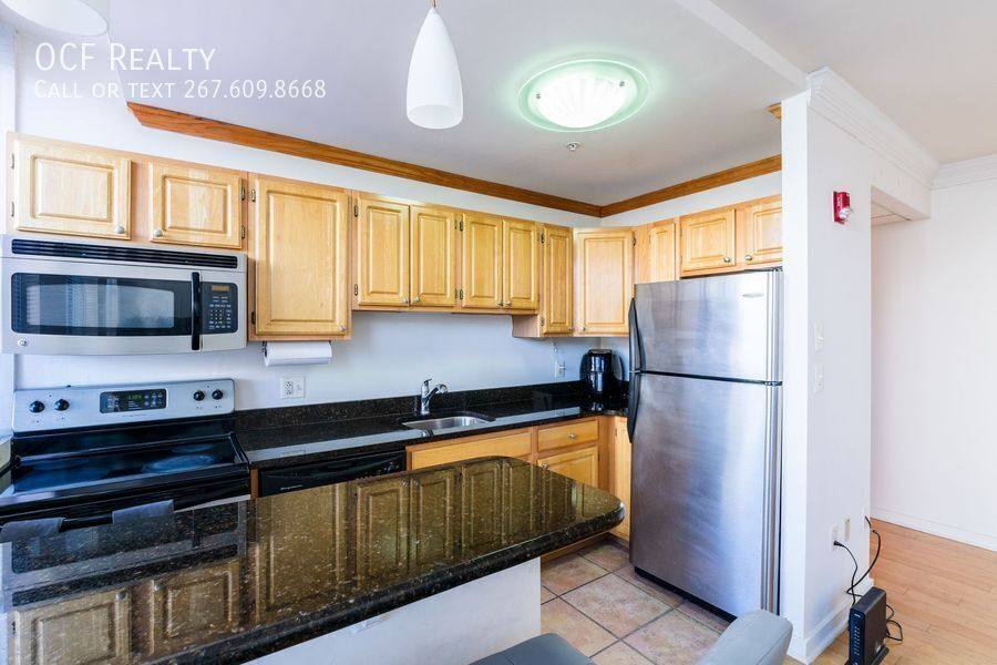 Condo for rent at 1939 Chestnut St #3B, Philadelphia, PA 19103