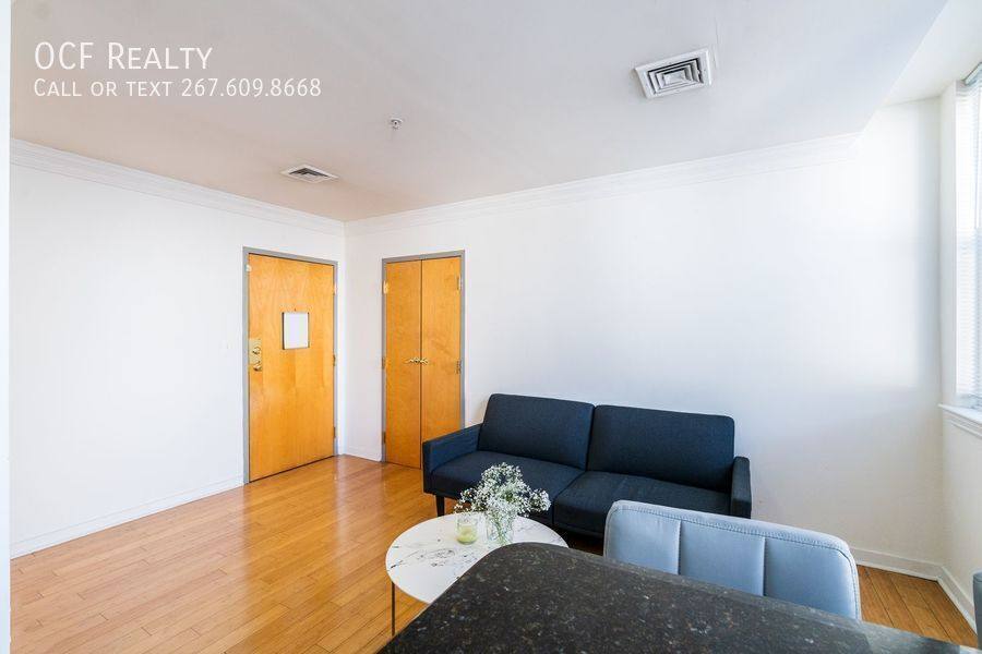 Condo for rent at 1939 Chestnut St #3B, Philadelphia, PA 19103