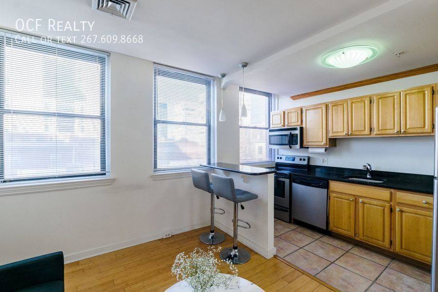 Condo for rent at 1939 Chestnut St #3B, Philadelphia, PA 19103