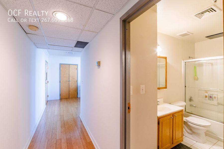 Condo for rent at 1939 Chestnut St #3B, Philadelphia, PA 19103