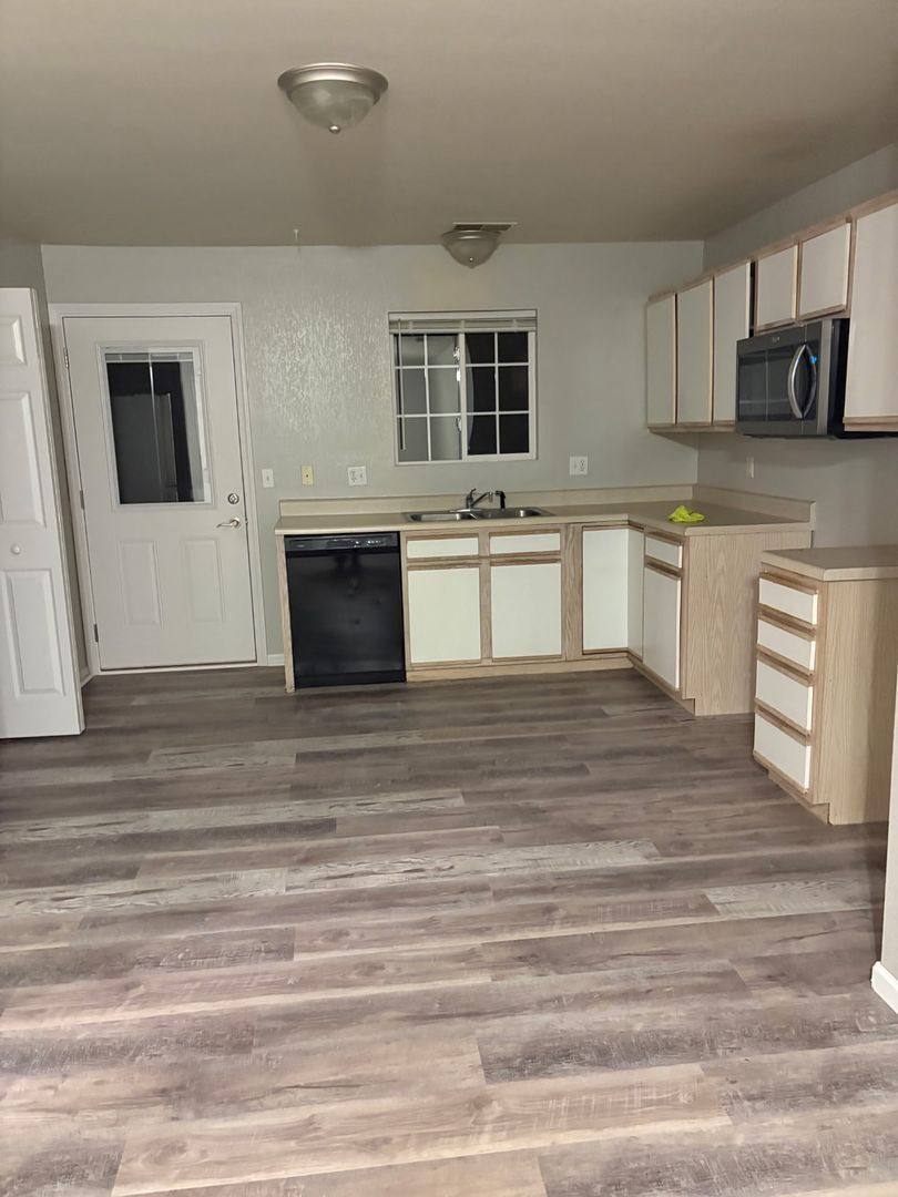 Apartment for rent at 188 Estate Lane, Reeds Spring, MO 65737