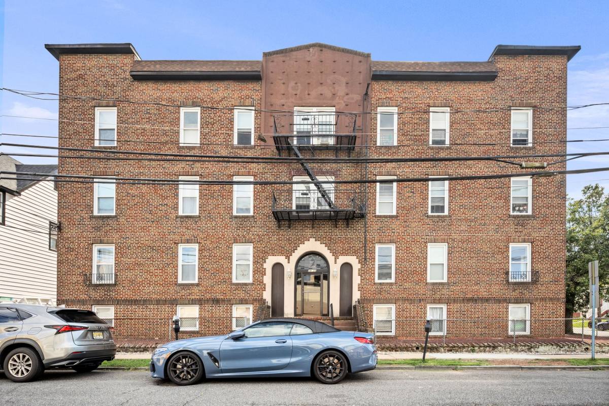 Apartment for rent at 33 Franklin Place, Rutherford, NJ 07070