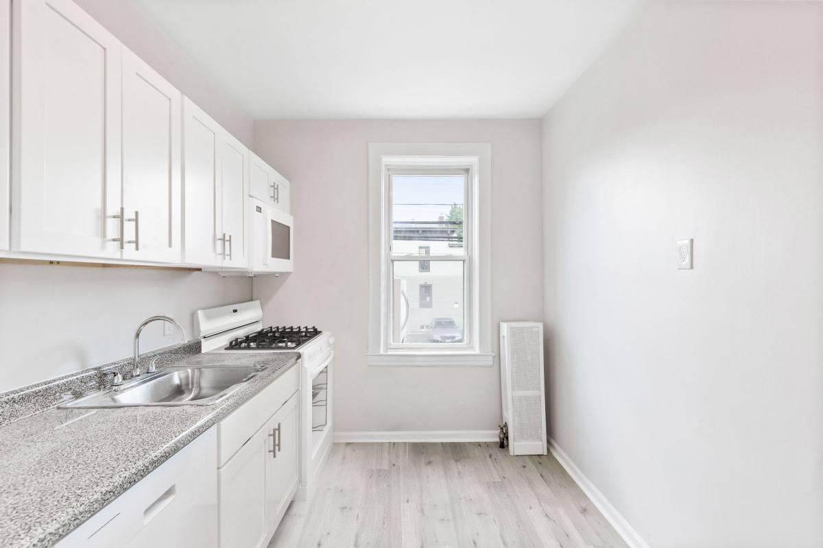 Apartment for rent at 33 Franklin Place, Rutherford, NJ 07070
