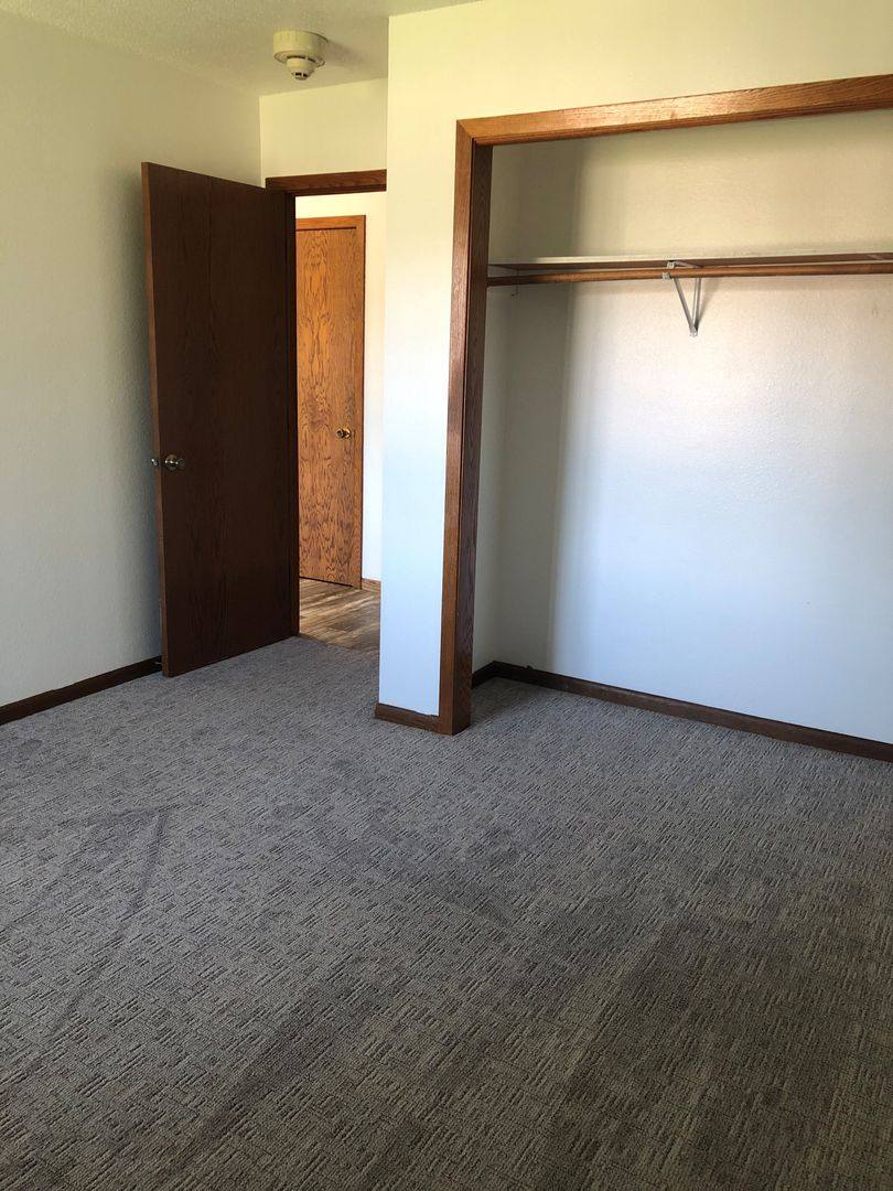 Apartment for rent at 105 Sunnyslope Rd, Morris, MN 56267