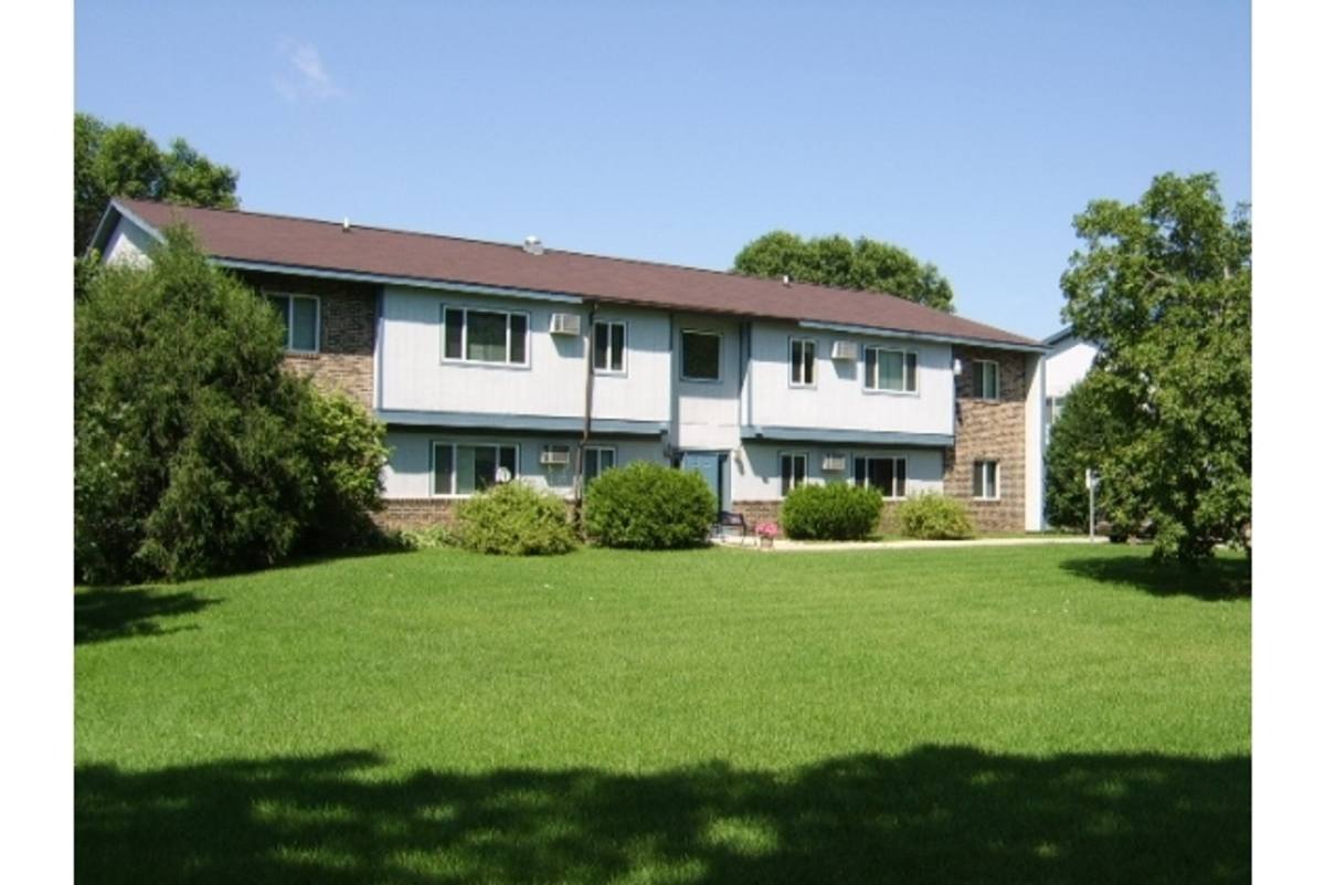 Apartment for rent at 105 Sunnyslope Rd, Morris, MN 56267