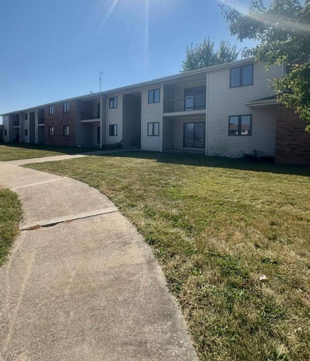 Apartment for rent at 110 Thompson Dr, Lincoln, IL 62656