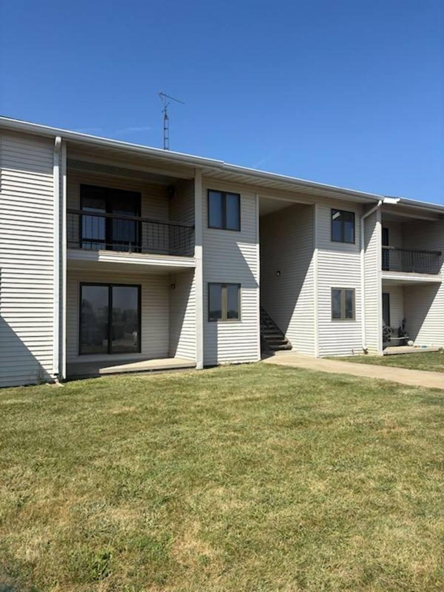 Apartment for rent at 110 Thompson Dr, Lincoln, IL 62656