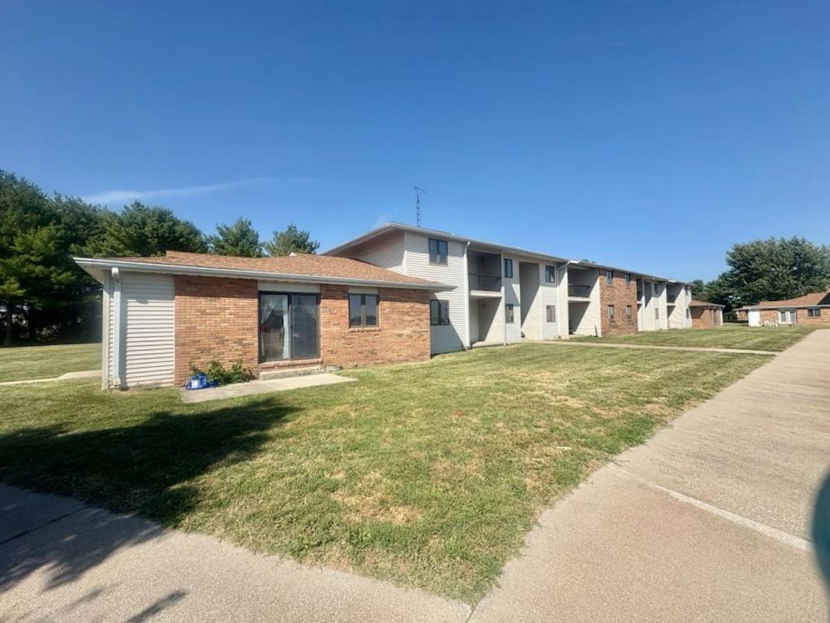 Apartment for rent at 110 Thompson Dr, Lincoln, IL 62656