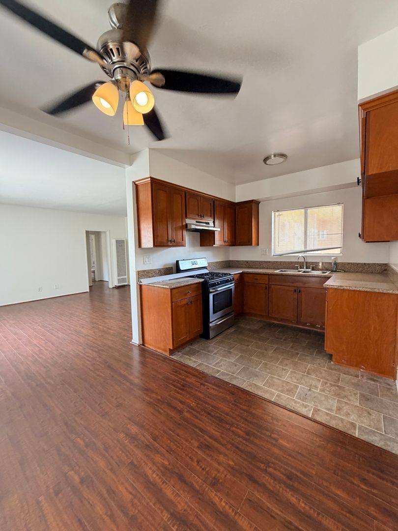 Apartment for rent at 434 W Dryden St, Glendale, CA 91202