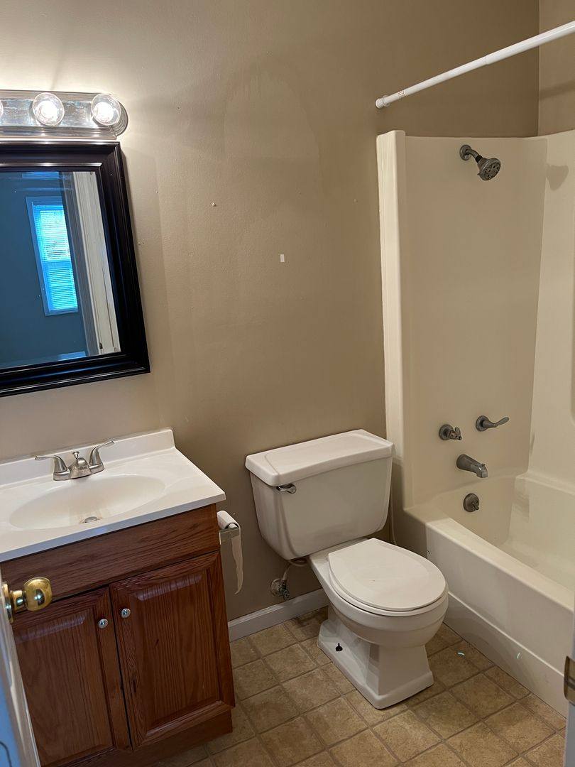 Apartment for rent at 1601 E Fort Wayne St #5, Warsaw, IN 46580