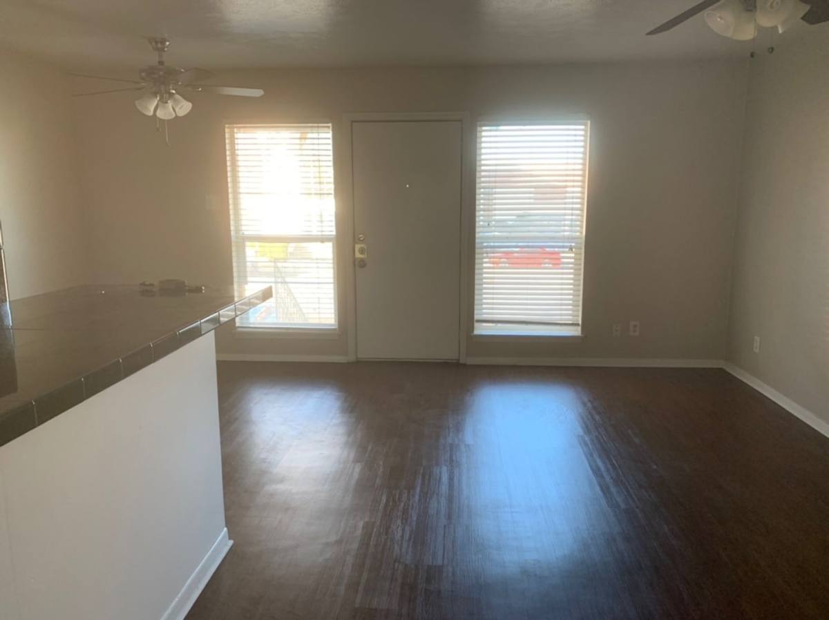304 Smith St, Grapevine, TX 76051