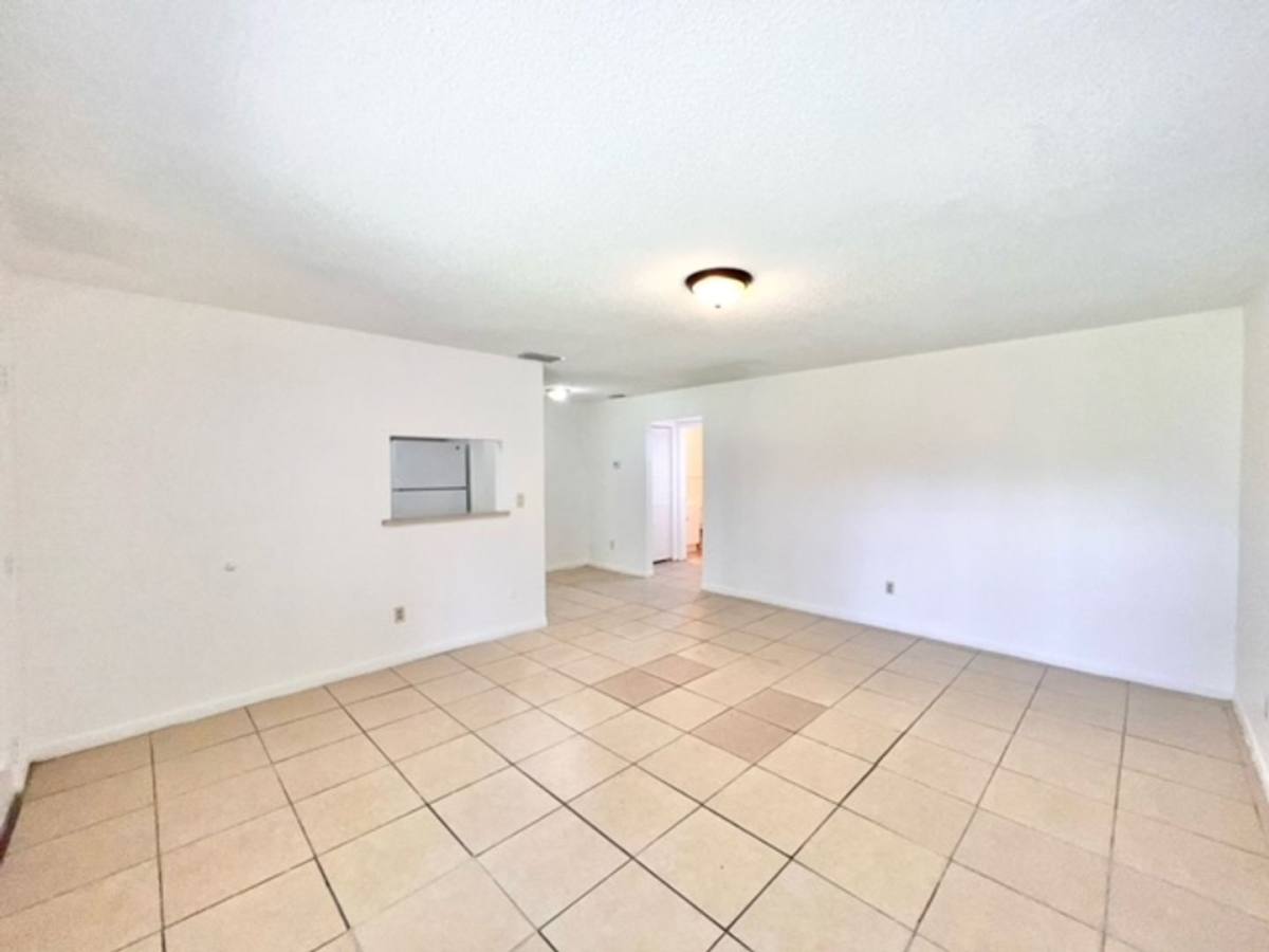 Apartment for rent at 501 W Ohio Ave, Deland, FL 32720