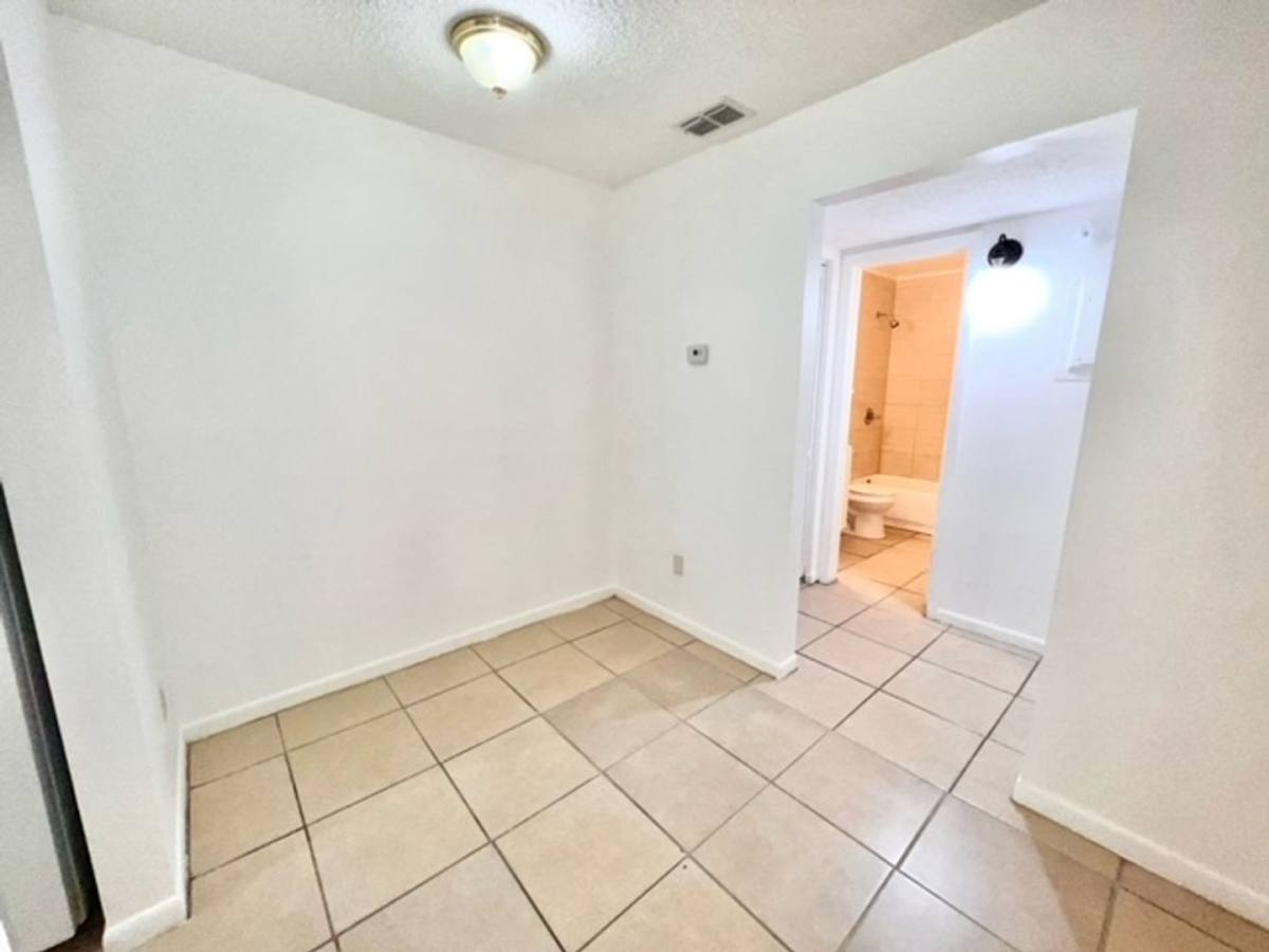 Apartment for rent at 501 W Ohio Ave, Deland, FL 32720