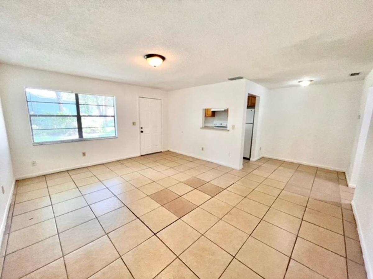 Apartment for rent at 501 W Ohio Ave, Deland, FL 32720