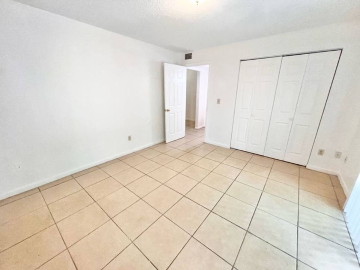 Apartment for rent at 501 W Ohio Ave, Deland, FL 32720