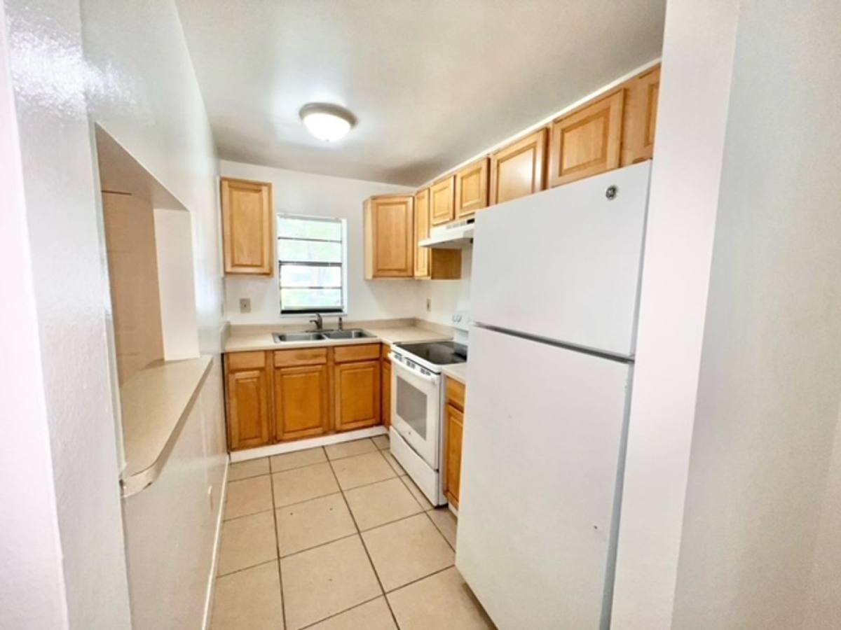 Apartment for rent at 501 W Ohio Ave, Deland, FL 32720