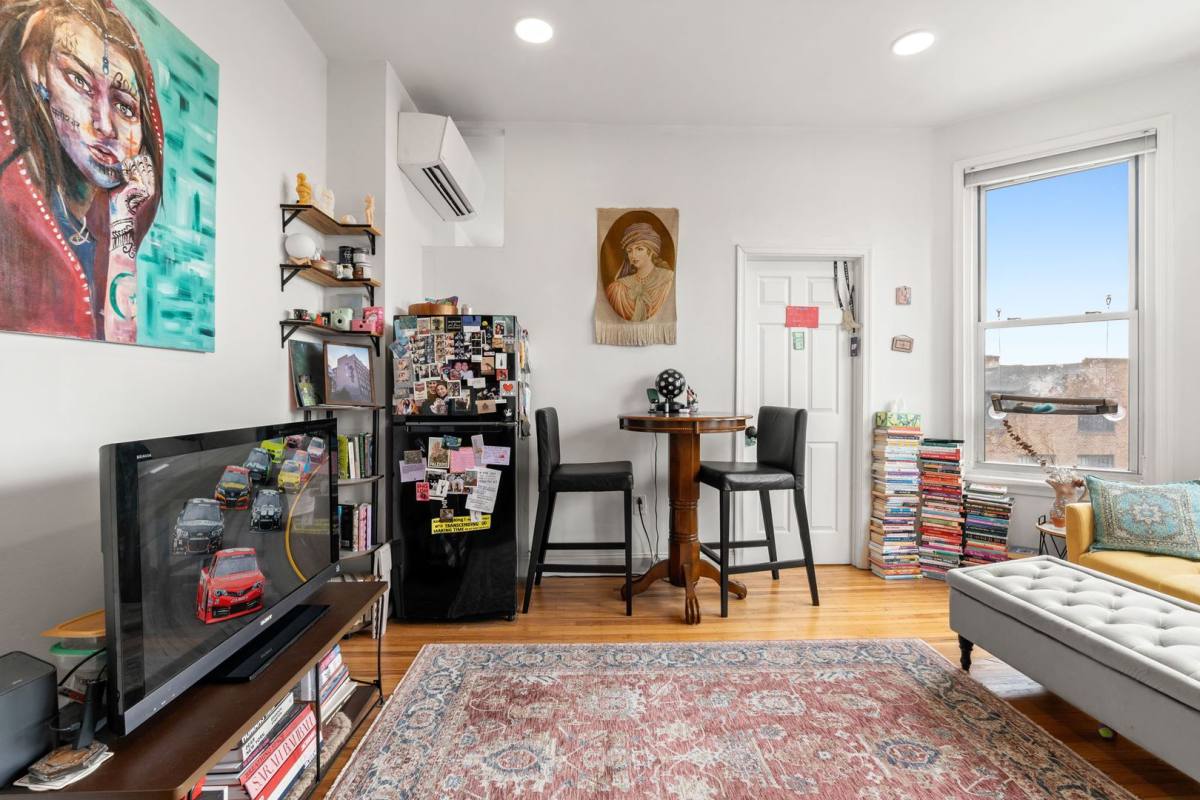 Apartment for rent at 1001 Pine St, Philadelphia, PA 19107