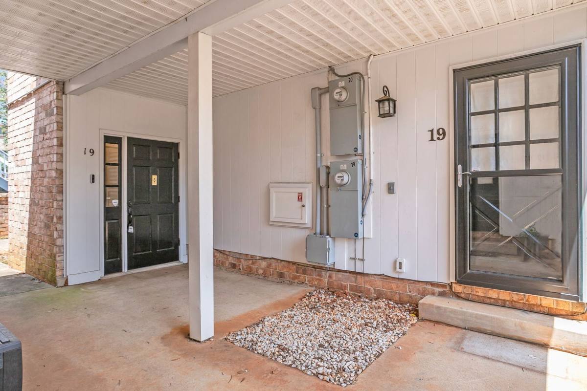 Apartment for rent at 925 Cleveland St, Greenville, SC 29601