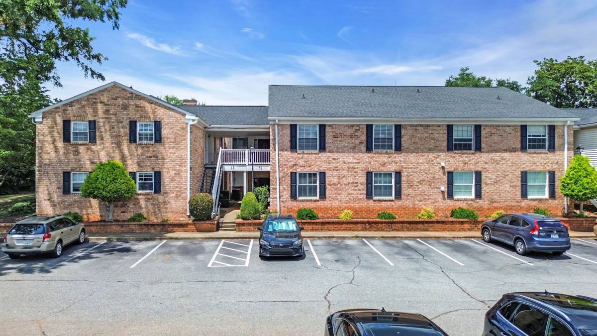 Apartment for rent at 925 Cleveland St, Greenville, SC 29601