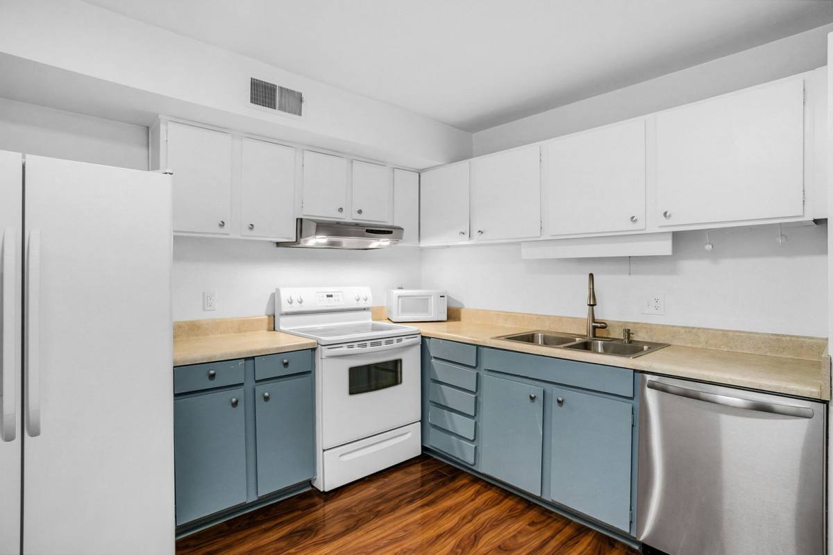 Apartment for rent at 925 Cleveland St, Greenville, SC 29601