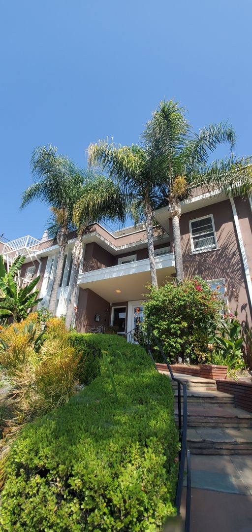 Apartment for rent at 8017 Selma Ave, Los Angeles, CA 90046