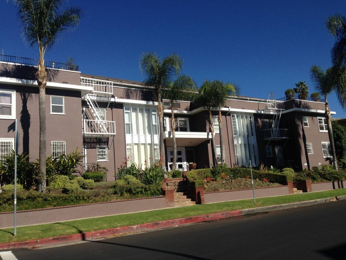 Apartment for rent at 8017 Selma Ave, Los Angeles, CA 90046