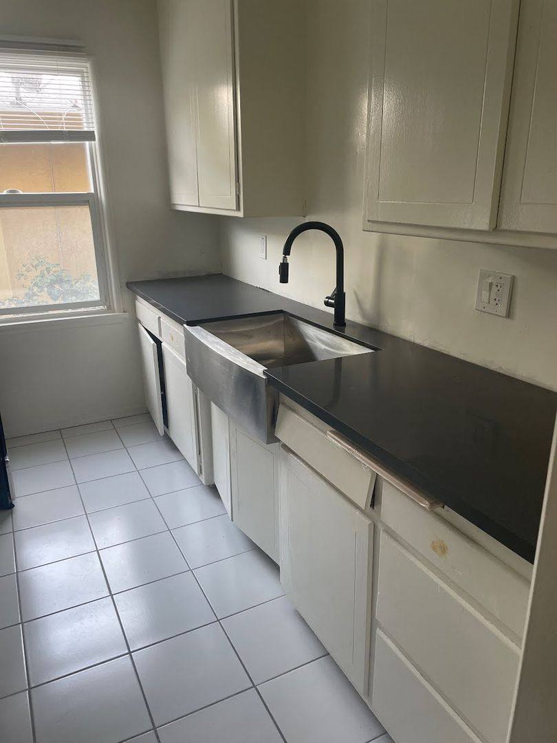 Apartment for rent at 8017 Selma Ave, Los Angeles, CA 90046