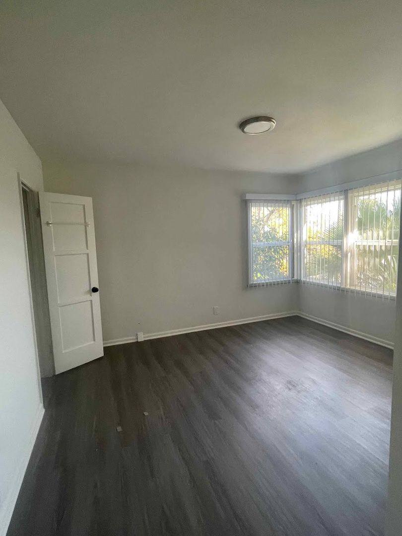 Apartment for rent at 8017 Selma Ave, Los Angeles, CA 90046